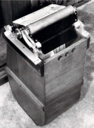 Removable roll bin endless roll frame is on top.